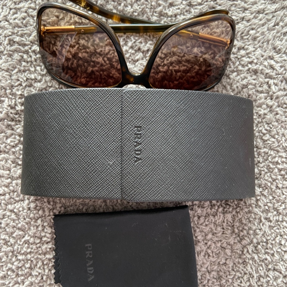 PRADA sunglasses - Picture 3 of 4